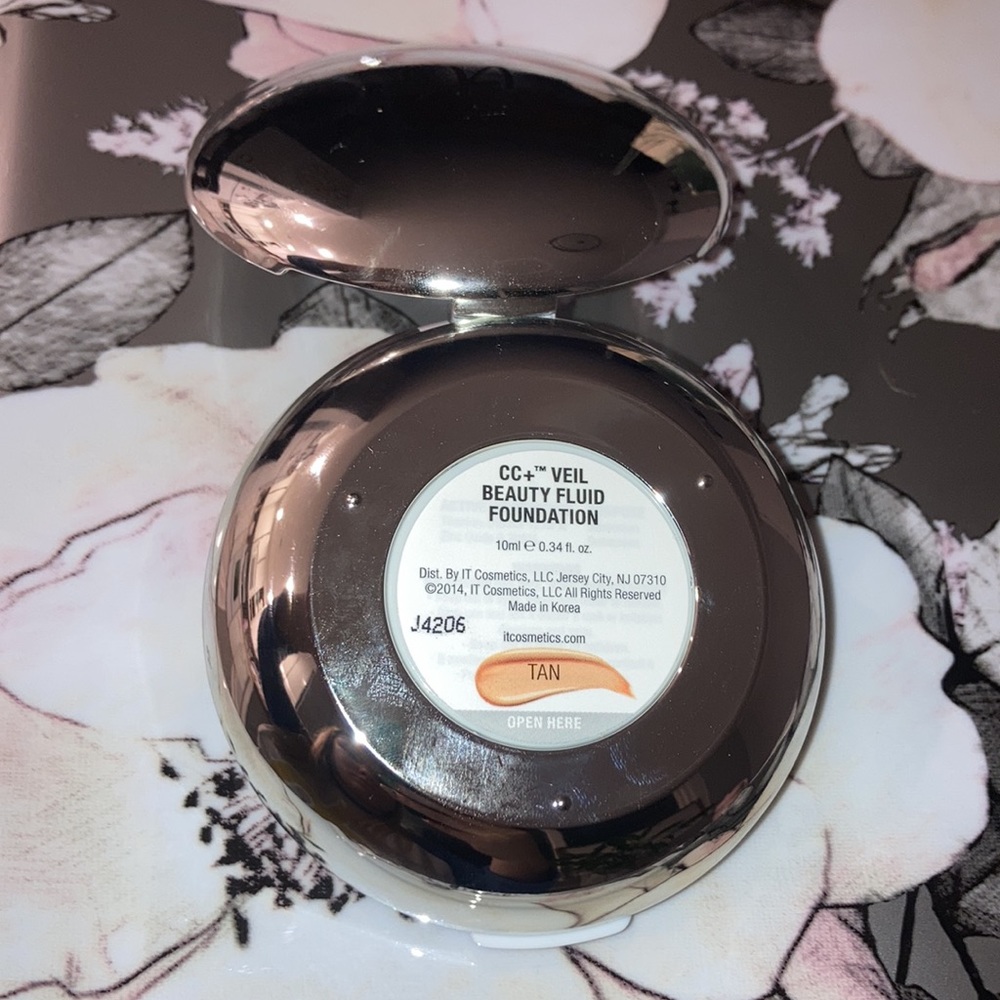 it cosmetics CC+ Veil Beauty Fluid Foundation- Tan